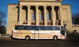 Autobus na 50 osób, dużo miejsca na nogi